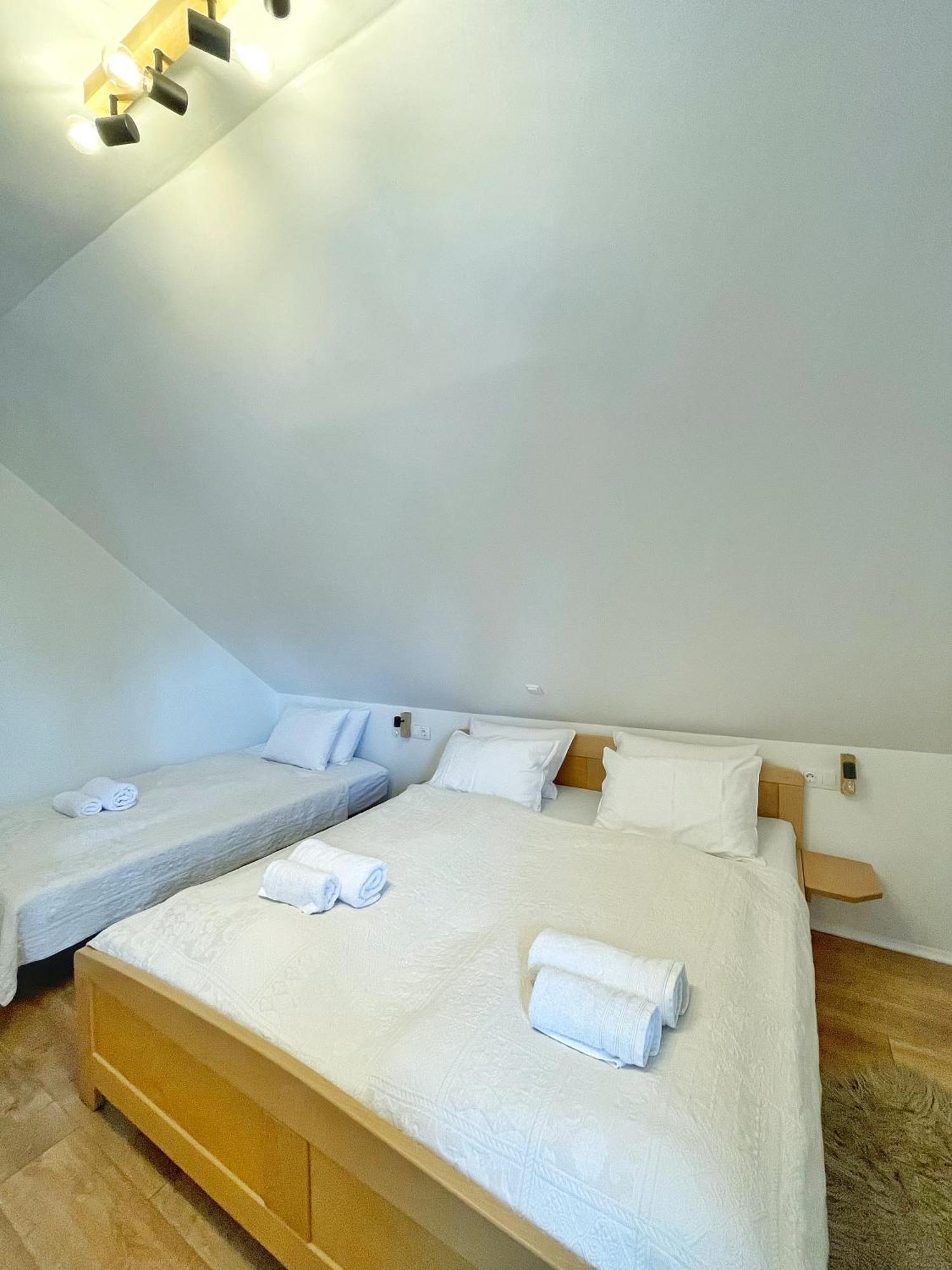 Guest House Ivica I Marica In Heart Of The National Park Plitvicka Jezera بليتفيكا سيلو المظهر الخارجي الصورة